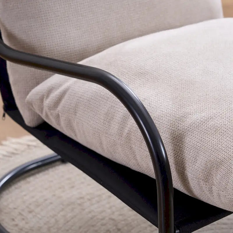 Beiger Leinen-Loungesessel mit freitragendem schwarzem C-Gestell aus Metall, Sitzkissen und Rückenkissen