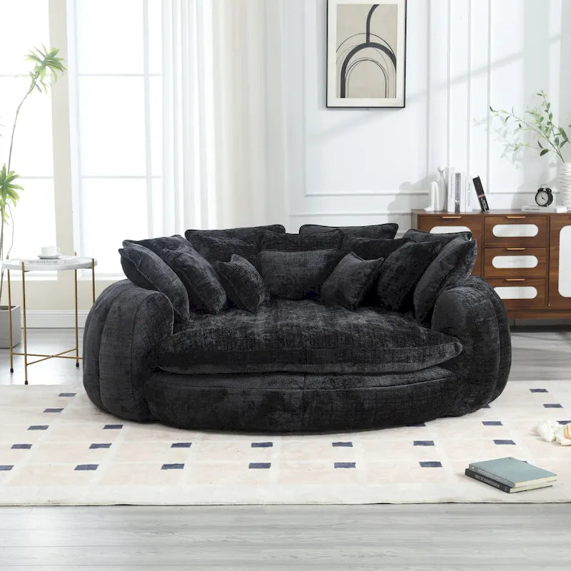 Beiges, übergroßes rundes Schlafsofa aus Chenille, hohe Rückenlehne, umlaufende Sitzfläche, mit Kissen