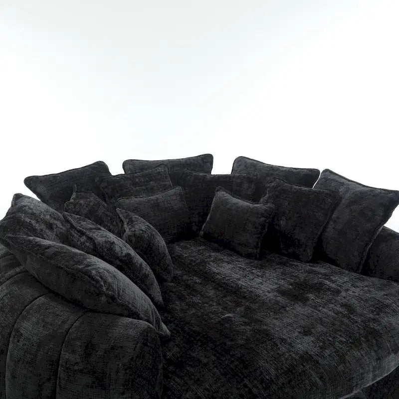 Beiges, übergroßes rundes Schlafsofa aus Chenille, hohe Rückenlehne, umlaufende Sitzfläche, mit Kissen