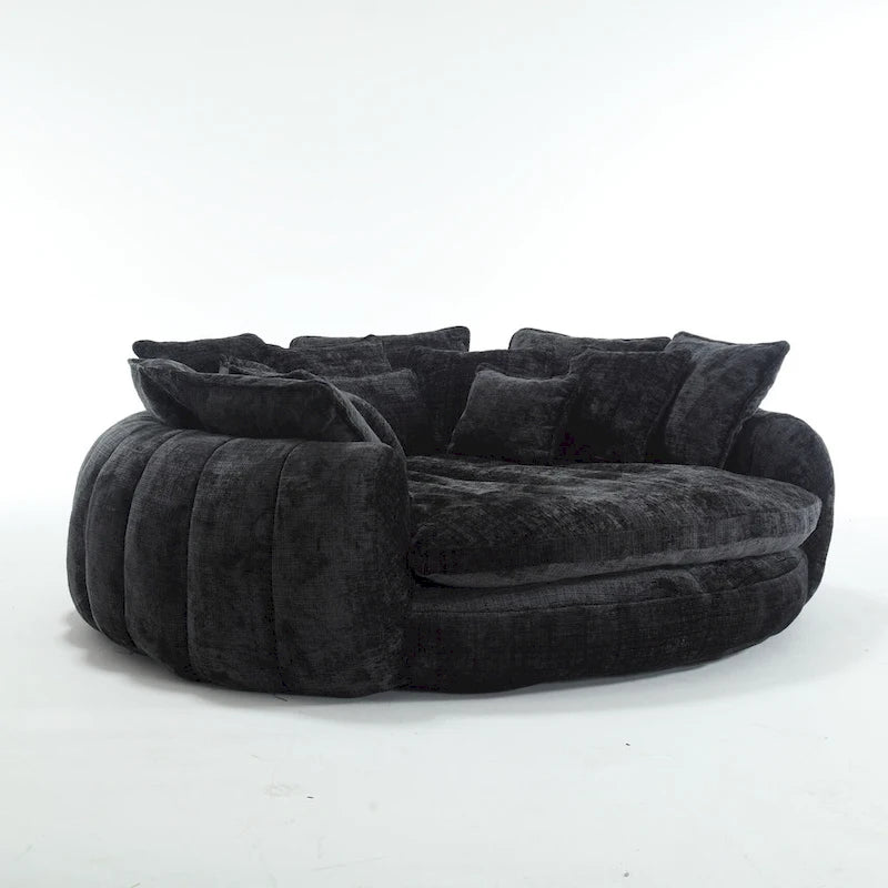 Beiges, übergroßes rundes Schlafsofa aus Chenille, hohe Rückenlehne, umlaufende Sitzfläche, mit Kissen