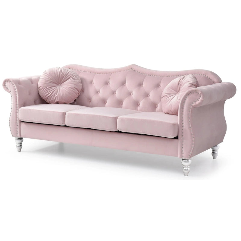 Chesterfield-Sofa in Grün aus Samt für 3 Personen, Knopfheftung, geschwungene Armlehnen, Nagelkopfbesatz, 2 Kissen