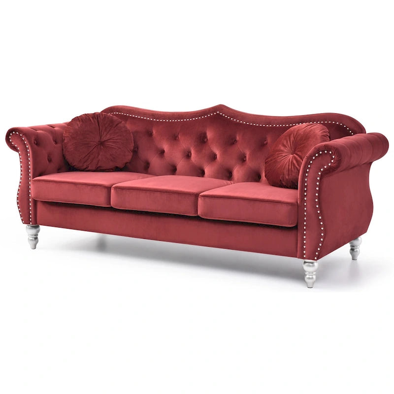 Chesterfield-Sofa in Grün aus Samt für 3 Personen, Knopfheftung, geschwungene Armlehnen, Nagelkopfbesatz, 2 Kissen