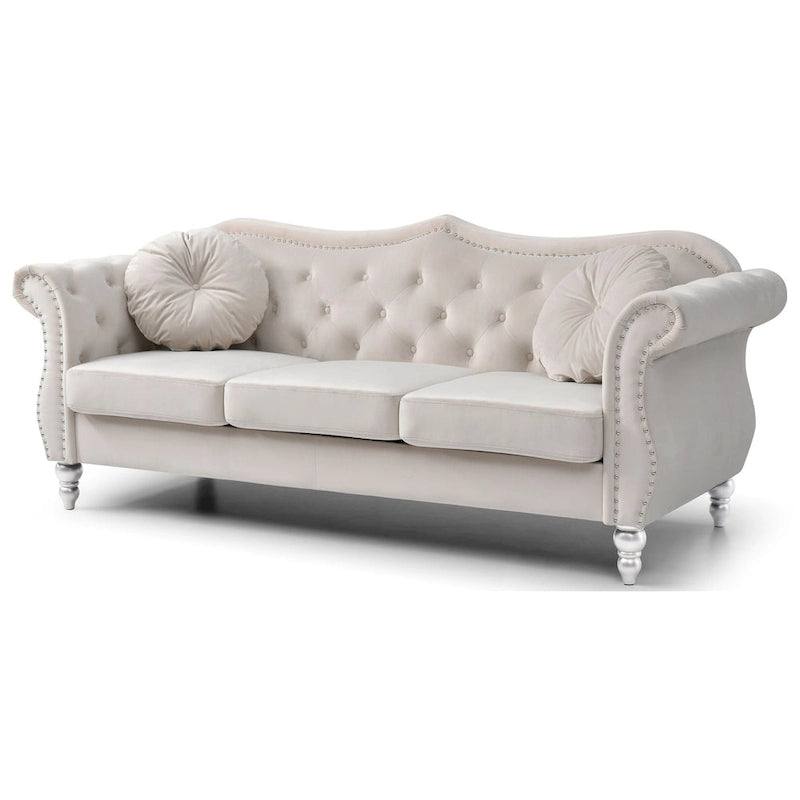Chesterfield-Sofa in Grün aus Samt für 3 Personen, Knopfheftung, geschwungene Armlehnen, Nagelkopfbesatz, 2 Kissen