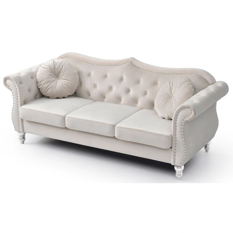 Chesterfield-Sofa in Grün aus Samt für 3 Personen, Knopfheftung, geschwungene Armlehnen, Nagelkopfbesatz, 2 Kissen