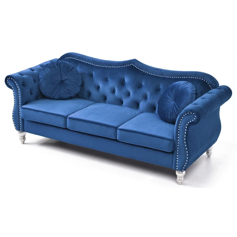 Chesterfield-Sofa in Grün aus Samt für 3 Personen, Knopfheftung, geschwungene Armlehnen, Nagelkopfbesatz, 2 Kissen