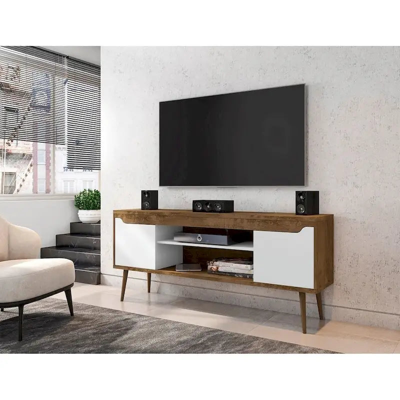 Meuble TV blanc de style moderne du milieu du siècle, console multimédia à 2 portes et 2 étagères, pieds évasés en noyer, convient jusqu’à 60 pouces