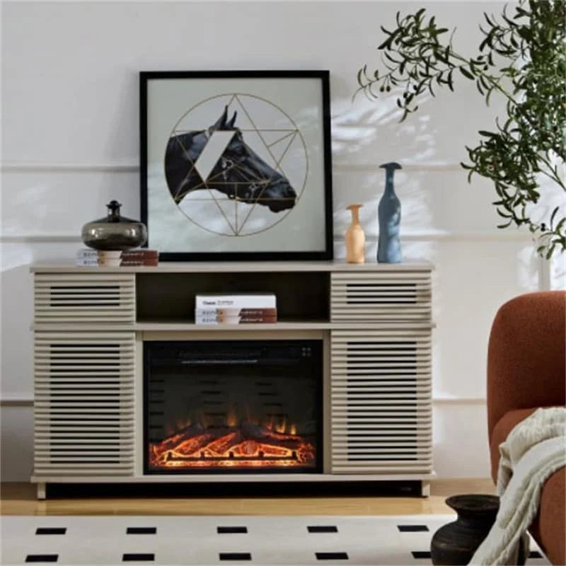 Meuble TV noir avec cheminée électrique, portes à persiennes et télécommande