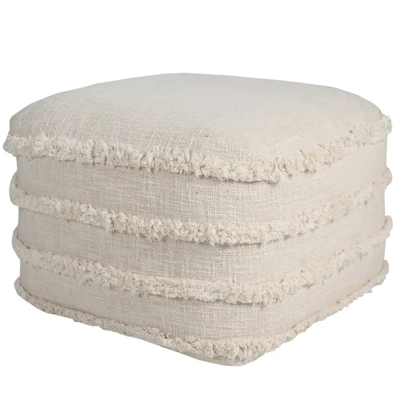 Würfelpouf und Hocker in Creme aus Baumwolle mit Knopfheftung, Fransen und Streifen im Boho-Stil, als Fußablage